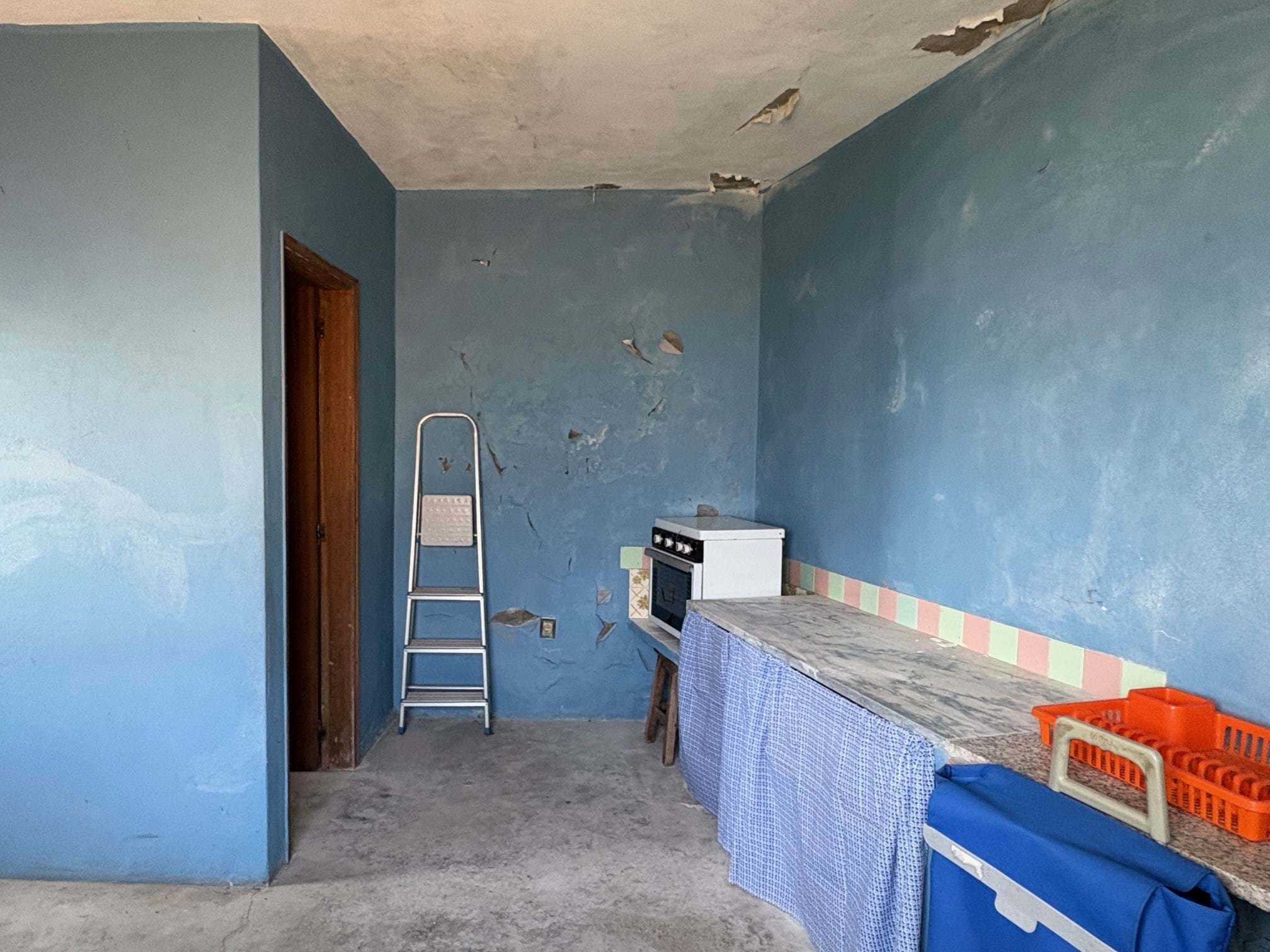 Moradia T1 com 2 pisos e anexos em Silvares da Serra