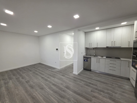 Apartamento T2 Renovado, no Botulho