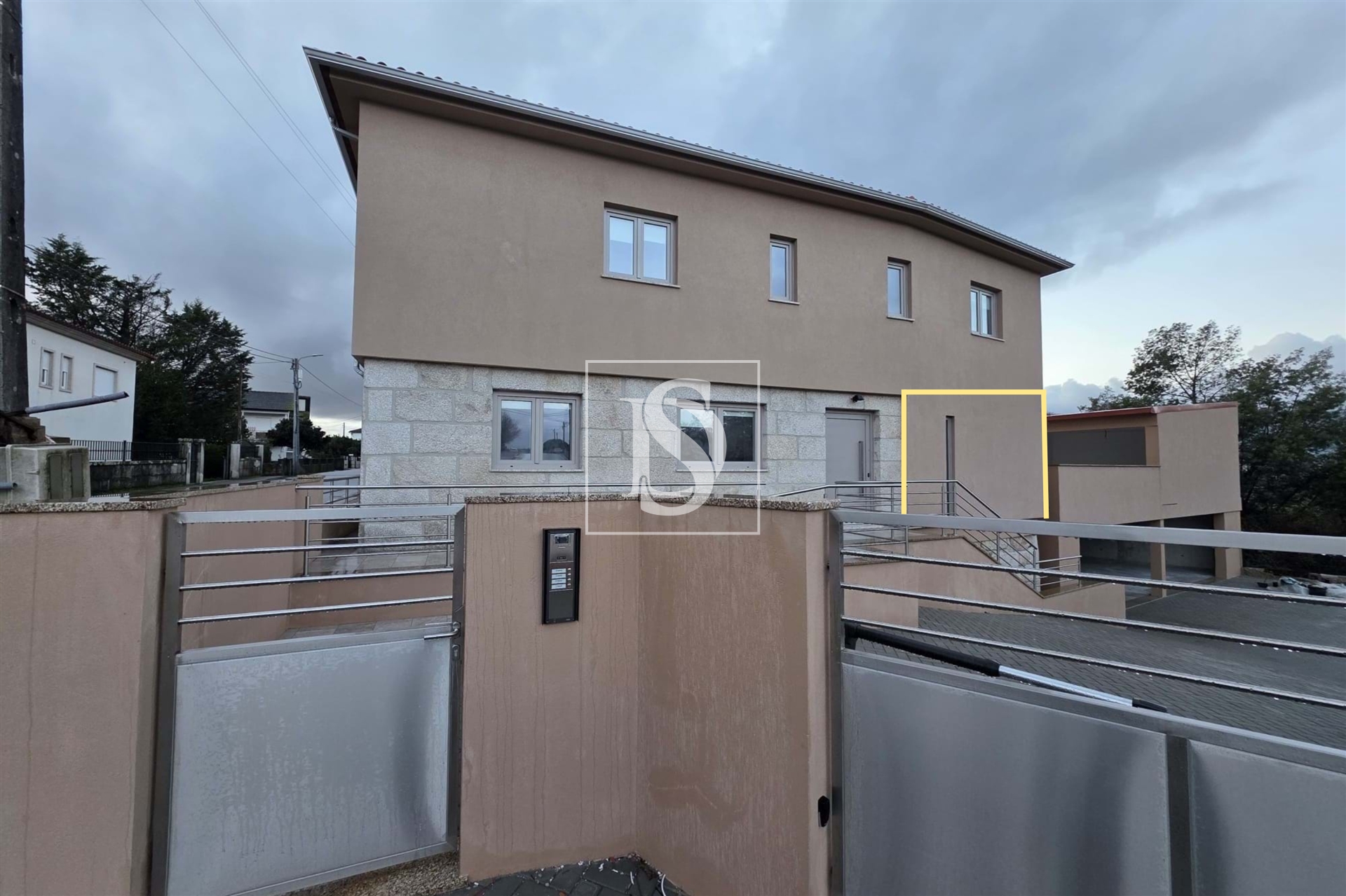 Apartamento T1 renovado, no Botulho