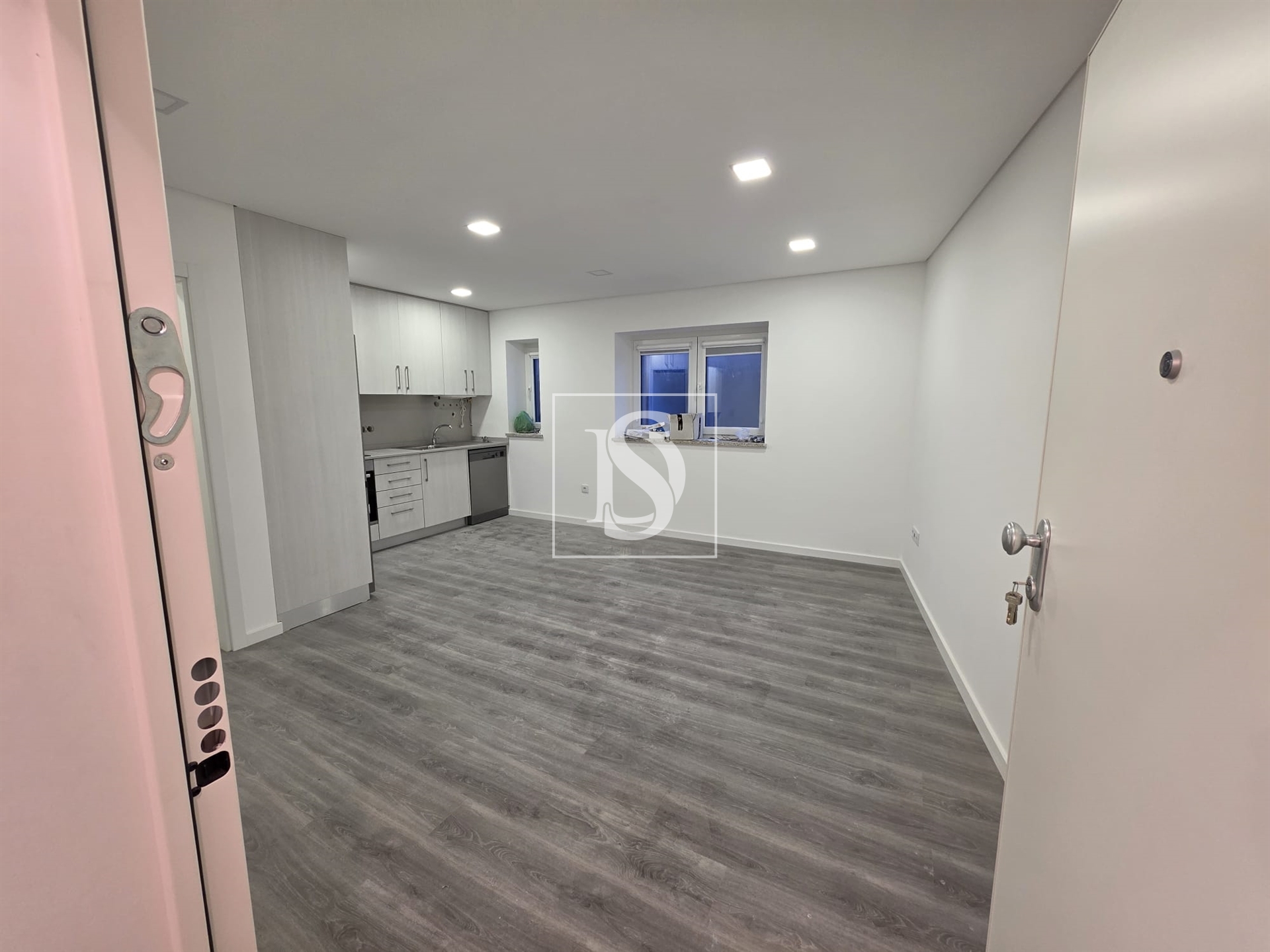 Apartamento T1 renovado, no Botulho