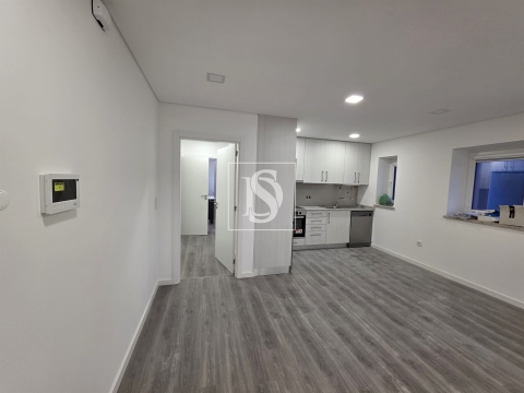 Apartamento T1 renovado, no Botulho