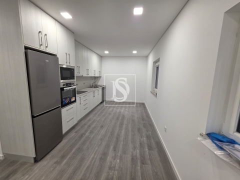 Apartamento renovado T2, no Botulho