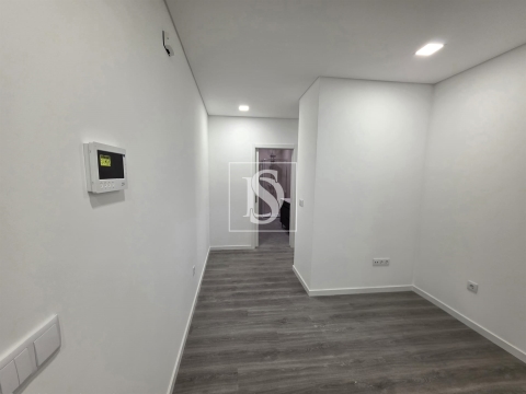 Apartamento renovado T2, no Botulho