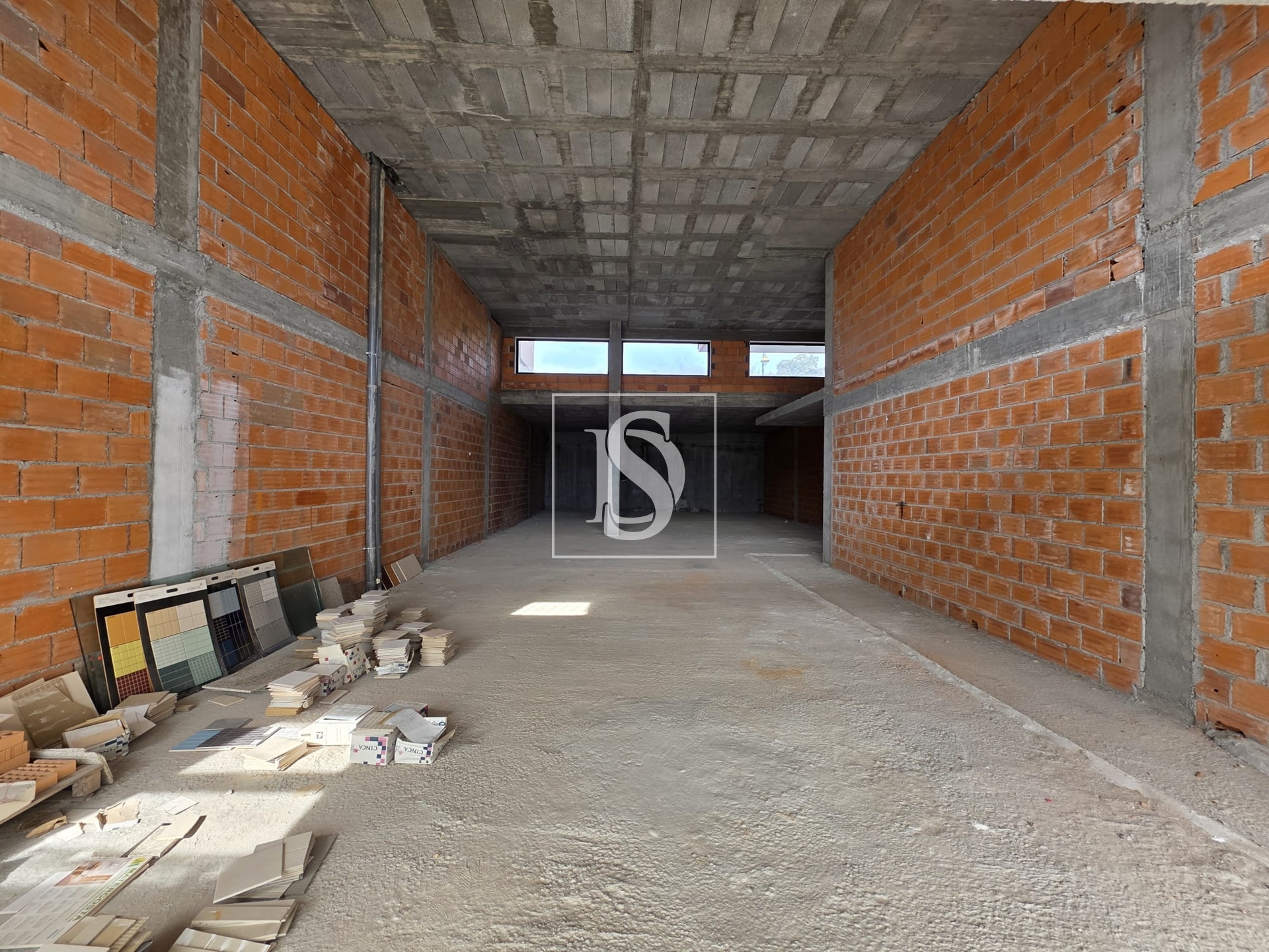 Espaço comercial com 205m2 em ValRio, Viseu